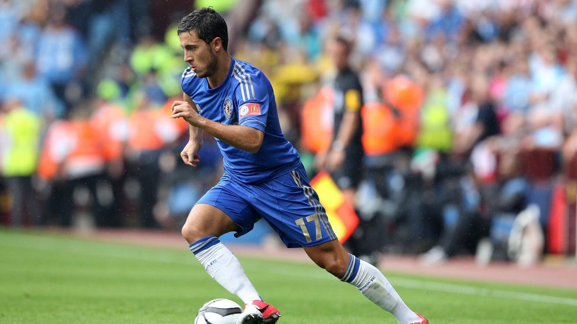 英雄联盟全球总决赛，巅峰对决引爆电竞热潮