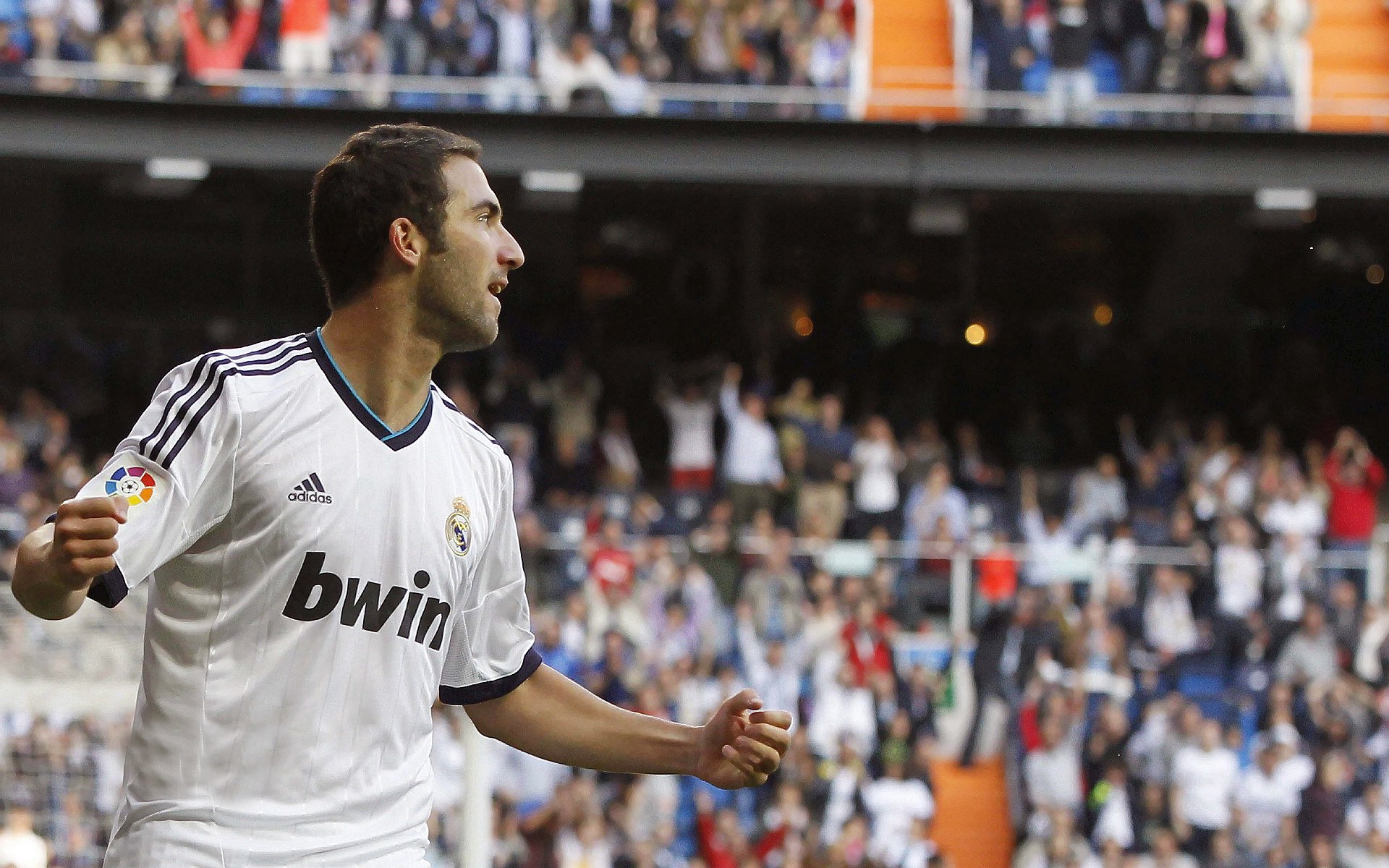 库里狂飙12记三分球,勇士主场大胜湖人